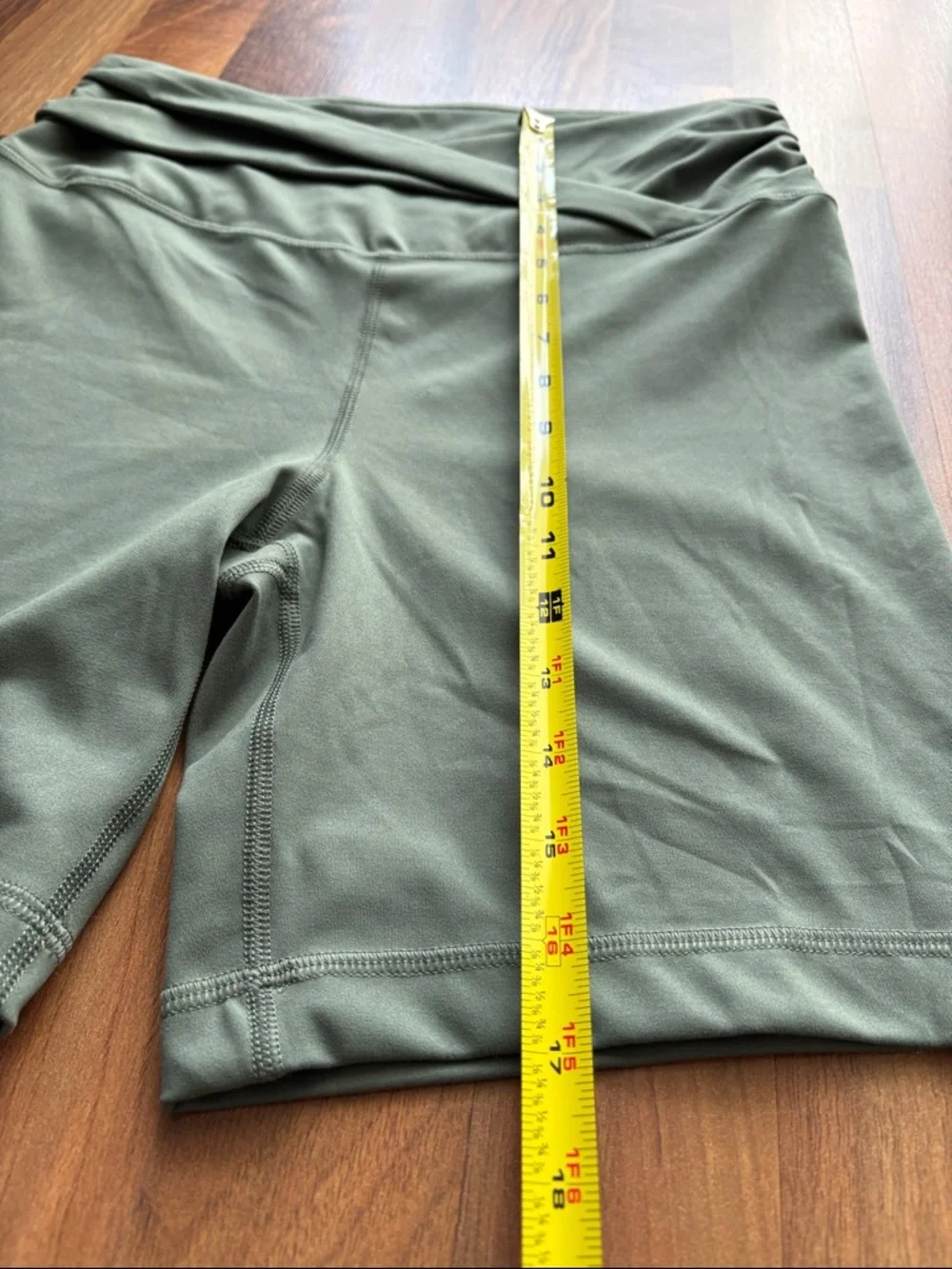 Yogalicious Woman’s Olive Green High-Waist Crossover active Shorts Size L - Picture 5 of 7